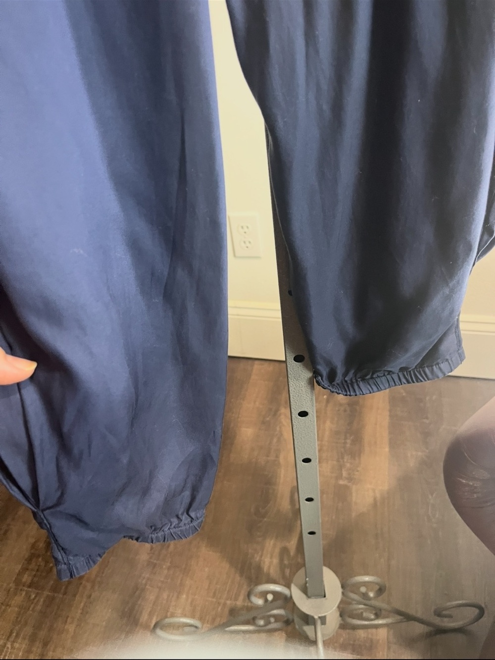 Anthropologie Navy Blue Pleated Wide leg Balloon flowy Jogger Pants Size US 6 - Picture 8 of 16